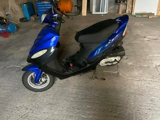 roller-mit-papieren-und-motorschaden