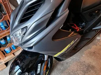 neuwertiger roller von yamaha aerox 1013 km gelaufen