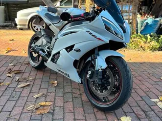 yamaha yzf r6 rj15 gepflegt, viele extras, unfall-umfallfrei