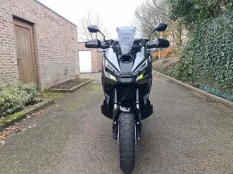 ② honda xadv 750 van 2024 zo goed als nieuw