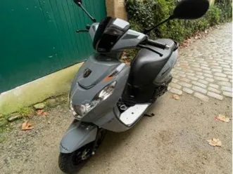 scooter peugeot kisbee