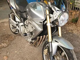 honda hornet 2005 600 scorpion ■pneu arrière neuf ■pneu avant 50 % d'usure ■pas de frais a prévoir ■quelques rayures photos disponible sur demande je reste joig