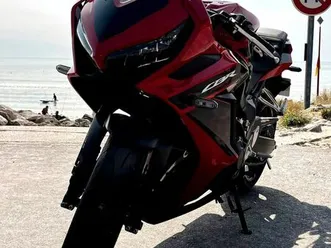 cbr 650 r - 2023- 18 100 km