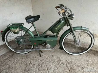 anciennne mobylette à 2 vitesses