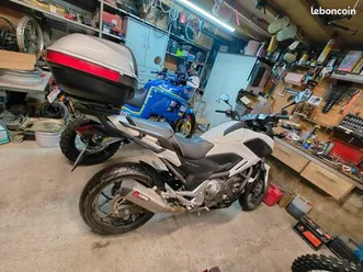 très belle moto honda nx 700