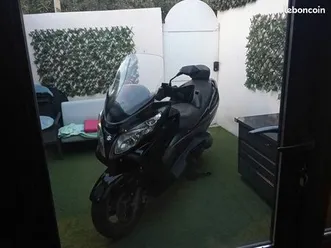 a vendre suzuki burgman 400 modèle excecutif,très bon état