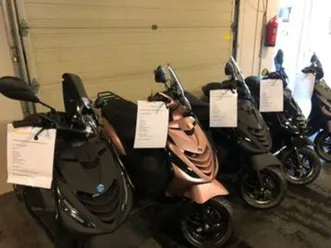 kerstkraker:nieuwe piaggio zip sp e5 2025 nieuw full 45km — scooters | piaggio — marktplaats