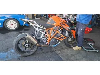 2016 ktm superduke r 1290 11k miles, with motorcycle lift