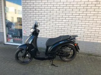 kerstkrakers:kymco people s 45km brom mat zw bj2016 8100km — scooters | kymco — marktplaats