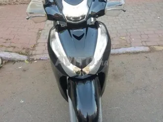 sh 300 i modèle 2018 dédouané 2023