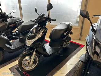 scooter peugeot kisbee