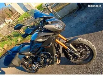 magnifique yamaha mt-09 tracer suréquipée