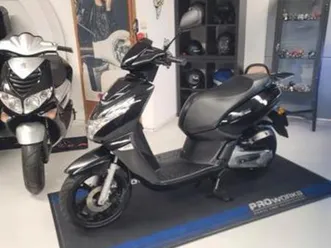 peugeot kisbee black edition einde jaars actie!! — scooters | peugeot — marktplaats