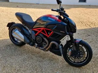 ducati diavel red carbone