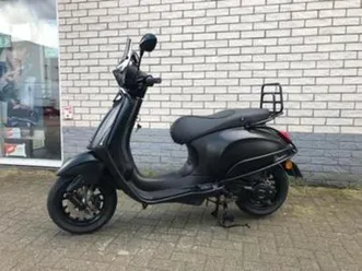 kerstkrakers: vespa sprint 50 4t 2v 25km (2019) — scooters | vespa — marktplaats