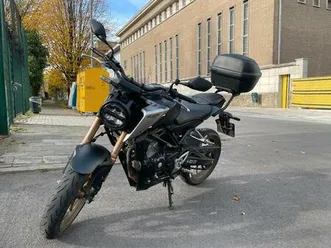 ② honda cb125r à vendre