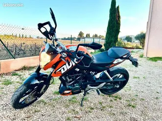 vends moto ktm duke 125