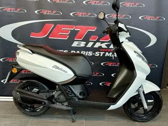 peugeot kisbee 50 4t 2023 50 cm3 | scooter | 2 574 km | blanc | 83120 ste maxime