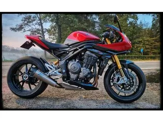 ② triumph speed triple 1200rr