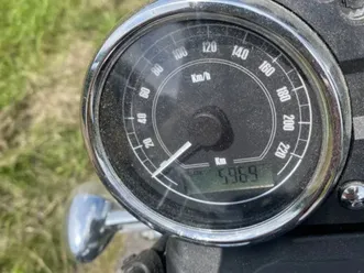 moto guzzi v7 classic