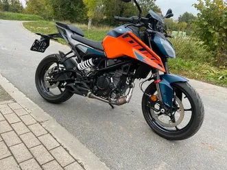 ② ktm duke 125 avec 3400 km 08/2024 parfait etat