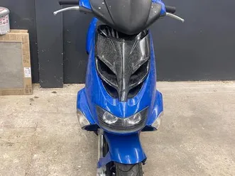 aprilia sr50 roller blau - sportliches design