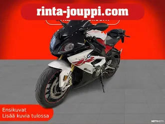 1000 rr dynamic paketti, quickshifter, vakionopeudensäädin, akrapovic, kahvanlämmittimet, luistonest