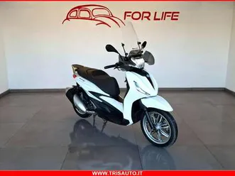 piaggio beverly 300 hp-e bianco