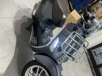 piaggio primavera touring grigio