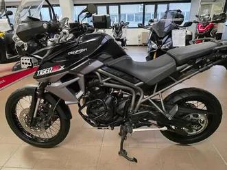 triumph tiger 800 xcx nero