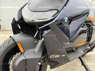 350 km / 2030-ig gyári garancia/ 3/30.000 km inclusive szervíz