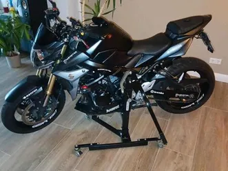 suzuki gsr 750