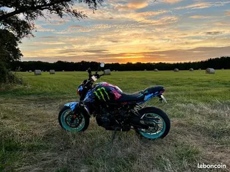 yamaha mt-07 a2 – abs – 35 kw – etat proche du neuf – nombreux accessoires