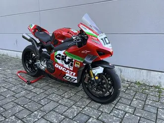 ducati panigale v4 racebike