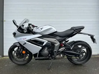 triumph  daytona 660 2025 660 cm3 | moto sportive | 859 km | blanc | 35132 vezin le coquet