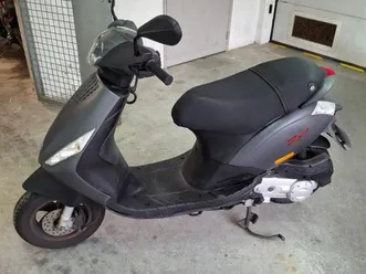 scooter zips piaggio