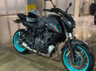 mt07 2022 gris bleu parfait état