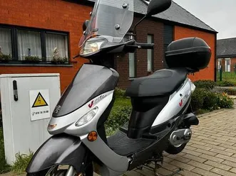② scooter peugeot v-clic classe a