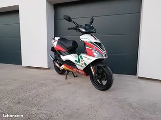 scooter aprilia sr