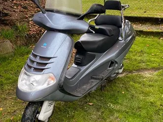 125 piaggio scooter