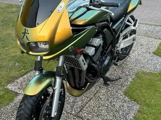 yamaha fzs 600