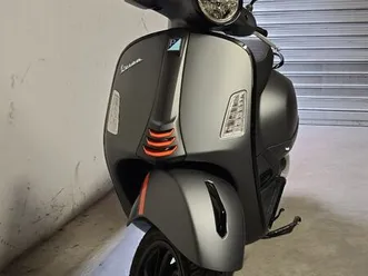 vespa gts 300 hpe super sport, 2022 god.