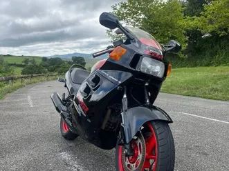 honda cbr 1000f sc21 + 1 autre en pièce