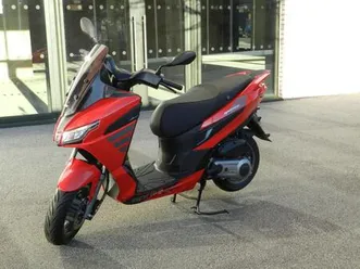 aprilia sxr 50 sport e5 in red or white