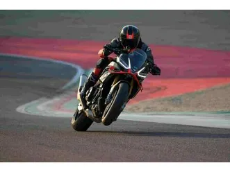 aprilia tuono v4 1100 factory 2025 model, saving £4951 on rrp