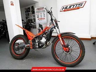 2025 beta rr 2t 200 trials. used three times only. big saving on new £4,995