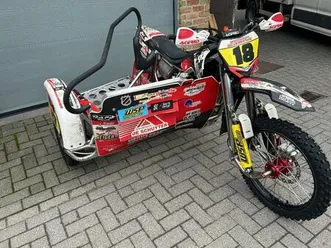 ② cross wsp zijspan honda 450 cc en reserve motor en onderdelen