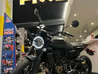 husqvarna hqv 701 vitpilen de 2019, com 31827 kms. distinção e beleza agualva e mira-sintra