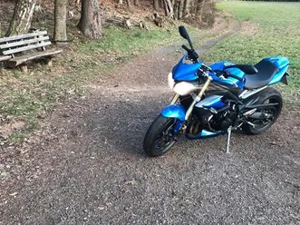 triumph street tripple 675