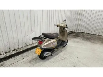 piaggio, vespa, 2011, 124 (cc) slight damage easy repair